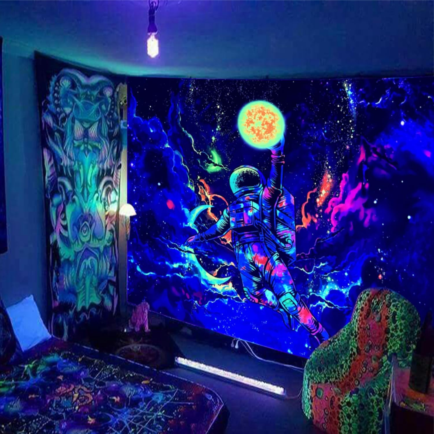 Astronaut Solar Dunk | Official GlowTapestry UV Art Decor